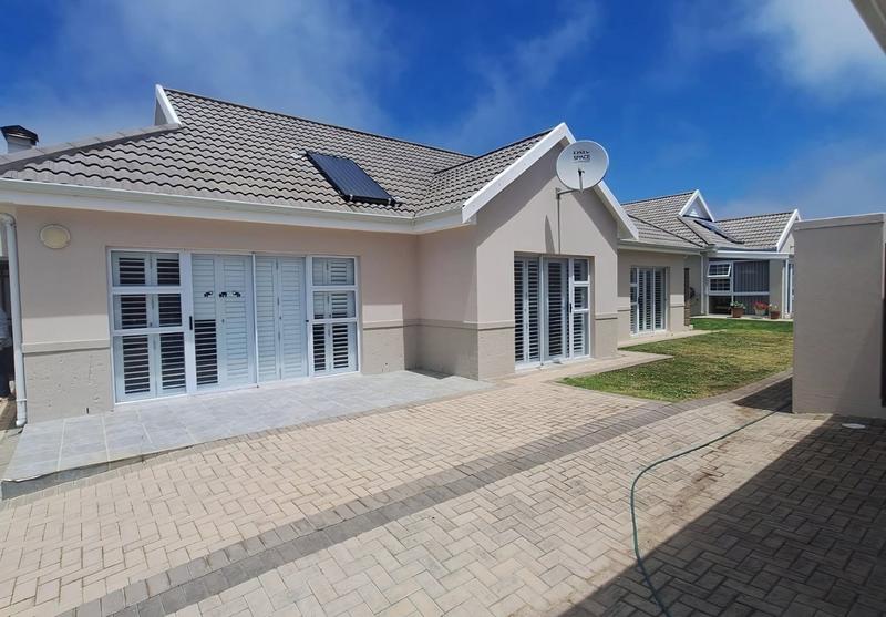 To Let 2 Bedroom Property for Rent in Heiderand Western Cape